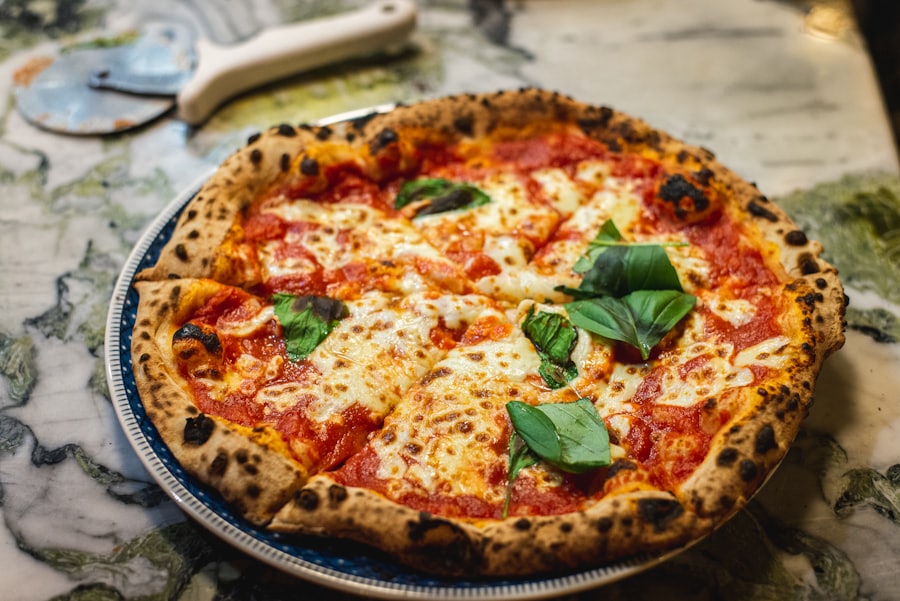 Pizza Napolitana con anchoas y alcaparras